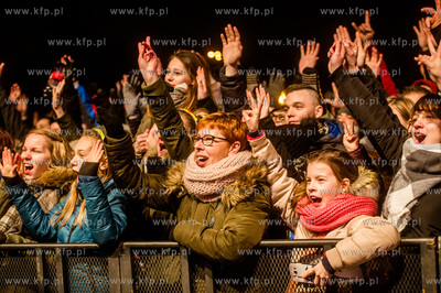 Gdańsk. Zabawa sylwestrowa na Targu Węglowym. Koncert...
