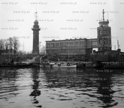 Kapitanat portu i latarnia morska w Nowym Porcie w...
