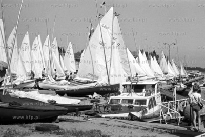 Jachty zacumowane do mola w Gdańsku Górkach Zachodnich....