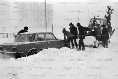 Obfite opady śniegu spowodowały liczne utrudnienia....