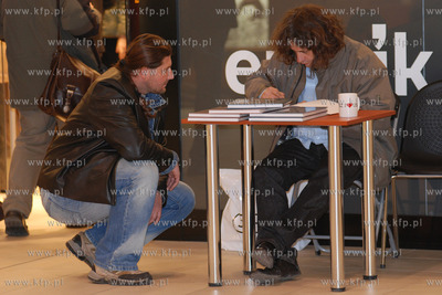 Salon EMPiK w Centrum Handlowym Auchan w Rumi. 
Spotkanie...