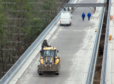 Gdynia. Dobiegaj1 konca prace przy budowie ostatniego...