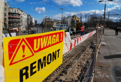 Gdynia. Remont peronu i torowiska Szybkiej Kolei Mejskiej4.03.2008Fot....
