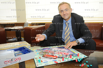 Gdynia znalazla sie na planszy gry MONOPOLY. Nz. Wojciech...