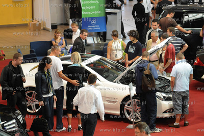 Trojmiejskie Targi Motoryzacyjne w hali wystawienniczej...