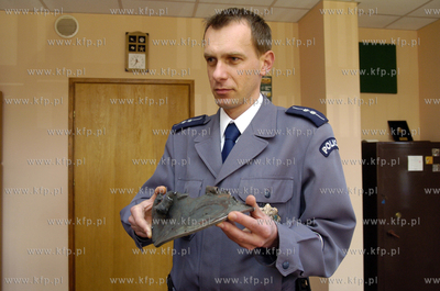 Ustka. Nieznany przedmiot spadl na teren fabryki Hydro-Naval...