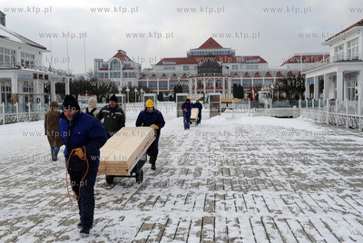 Sopot. Silne mrozy spowodowaly zamarzniecie zatoki...