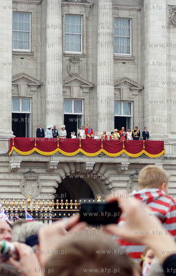 Londyn. Ksiaze William i ksiezna Kate (Middleton) oraz...
