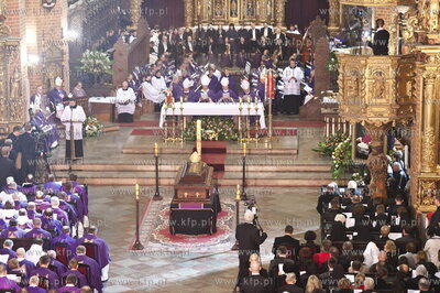 Bazylika katedralna w Pelplinie. Uroczystości pogrzebowe...