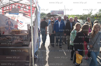 Ustka Leszek Miller, szef SLD w ramach akcji Pogodne...