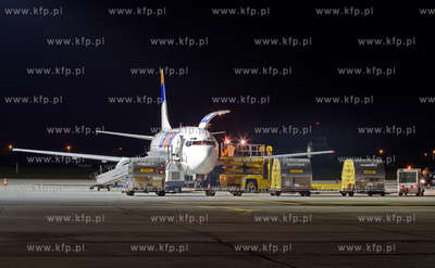 Zwieksza sie ruch i wielkosc przesylek cargo na gdanskim...