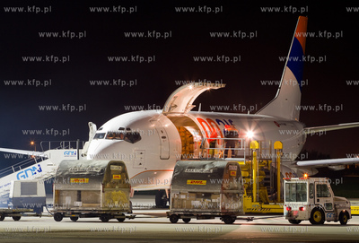 Zwieksza sie ruch i wielkosc przesylek cargo na gdanskim...