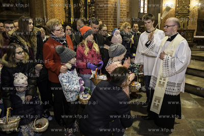 Wielka Sobota. Święcenie pokarmów w bazylice katedralnej...