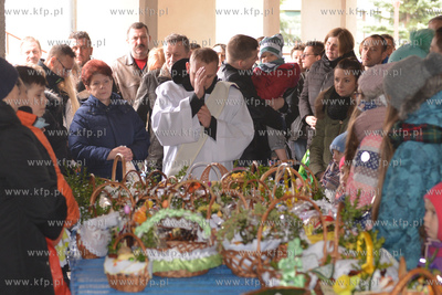 Swiecenie pokarmow w Sanktuarium NMP Wspomozenia Wiernych...