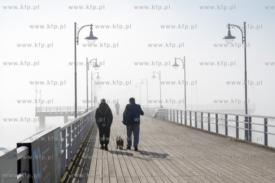 Mgła na molo w Juracie.27.03.2025 fot. Anna Bobrowska...