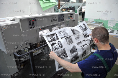 W drukarni POZKAL w Inowroclawiu rozpoczal sie druk...
