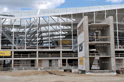 Uroczystosc zawieszenia wiechy nad nowo budowanym terminalem...