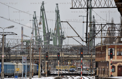 Dworzec Glowny PKP w Gdansku. Widok od strony peronu...