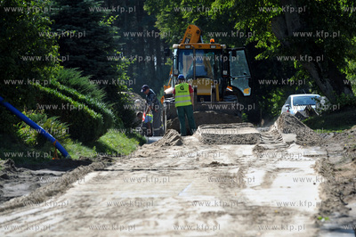 Wies Sulmin na Kaszubach w gmienie Zukowo. Budowa wiejskiej...