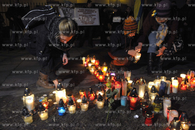 Pokojowa manifestacja przed konsulatem Ukrainy na ul....