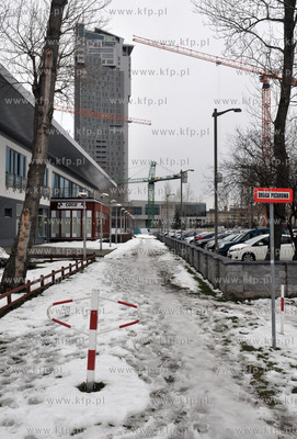 Gdynia. Wiezowiec See Tower i okolice skweru Kosciuszki....