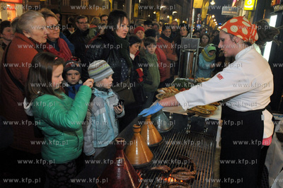 Gdynia. Impreza Swietojanska wita wiosne. Restauracja...