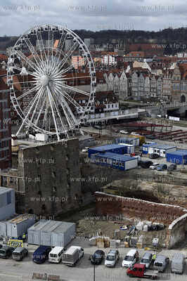 Gdańsk. Widok na Wyspę Spichrzów i budowę DEO PLAZA....