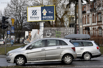 Gdańsk. Reklamy na skrzyzowaniu al. Grunwaldzkiej...