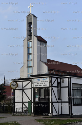 Chwaszczyno, gmina Żukowo na Kaszubach. Nowy kościół....