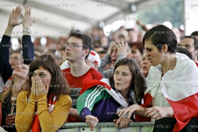 Sopot. Fan Camp Carlsberg. Kibice ogladaja mecz mistrzostw...