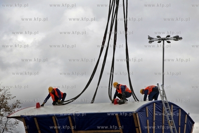 Port Gdanski. Basen weglowy. Rozladunek najciezszych...