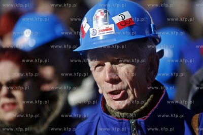 Pikieta pod Urzędem Wojewodzkim w Gdansku w gescie...