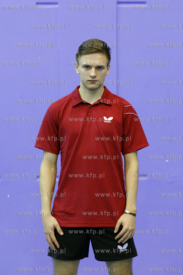 Jakub Folwarski, tenisista stolowy. 18.11.2013 fot....