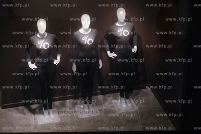 Poswiateczne wyprzedaze w Centrum Handlowym Manhattan...