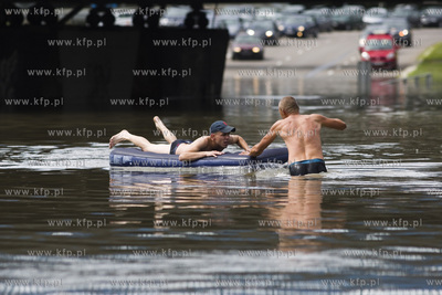 Zalany po obfitych opadach deszczu Węzeł Kliniczna...