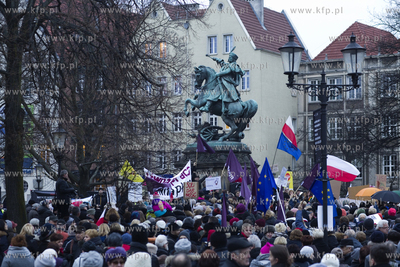 Międzynarodowy Strajk Kobiet. Przemarsz ulicami Gdańska....
