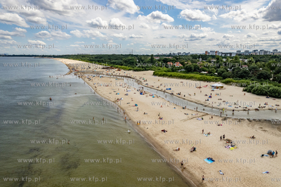 Plaża w Gdańsku Jelitkowie. Zakaz kąpieli po pożarze...