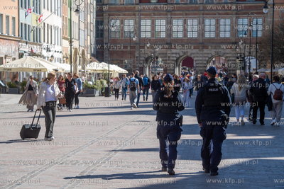 Patrol policji na Długim Targu w Gdańsku. 04.04.2025...