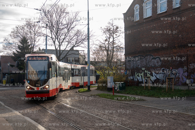 Nowy Port. Tramwaj na ul. Strajku Dokerów. 22.11.2025...