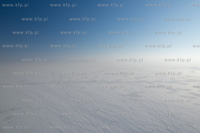 Zima na Mierzei Wiślanej. Widok na zamarznięty Zalew...