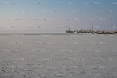 Zima na Mierzei Wiślanej. Zamarznięty Kanał przez...