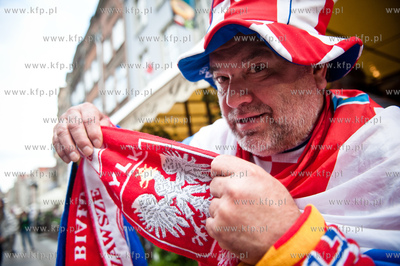 Gdansk. Ulica Dluga. Chorwaccy kibice na ulicach starego...