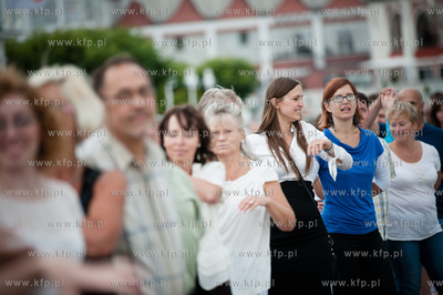 Sopot. Polonez na Molo. Wspolna akcja miast partnerskich...