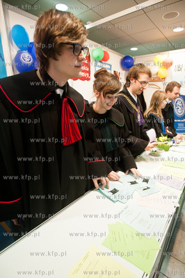 Uniwersytet Gdanski. Wydzial Prawa i Administracji....