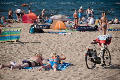Gdansk. Wakacyjny, sloneczny dzien na plazy w Brzeznie.
08.07.2013
fot....