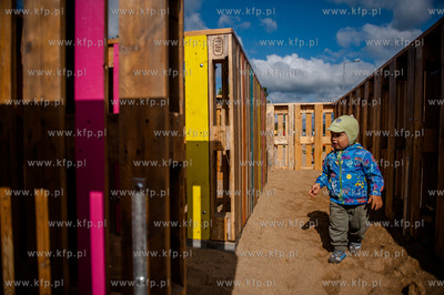 Gdansk. Ujescisko. Nowo powstaly Ekologiczny plac zabaw...