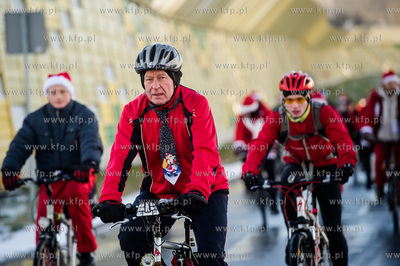 Gdansk. Droga Zielona. Coroczna akcja Mikolaje na Rowerach...