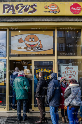 Tlusty czwartek w gdynskim Paczusiu - najbardziej obleganym...