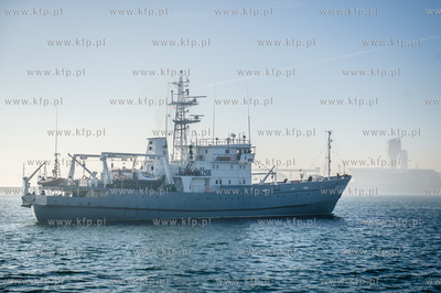 Port Wojenny w Gdyni Oksywiu. ORP Arctowski z grupą...