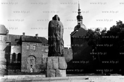 Zespol katedralny we Fromborku na Warmii. Pomnik Mikolaja...
